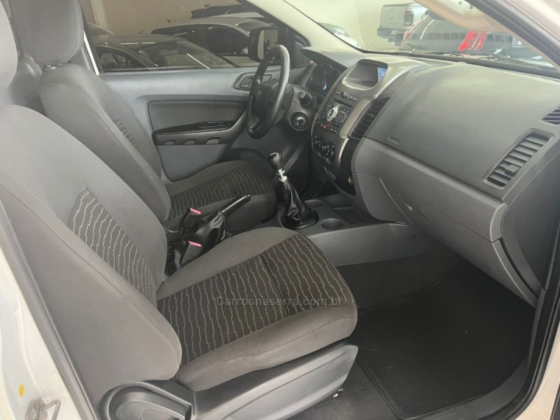 RANGER 3.2 XLS 4X4 CS 20V DIESEL 2P MANUAL - 2014 - CAXIAS DO SUL