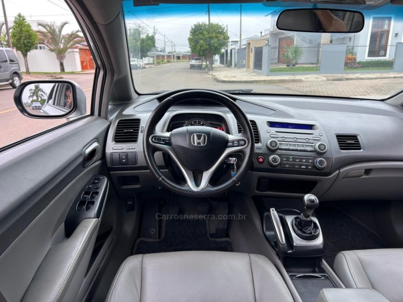 CIVIC 1.8 LXL SE 16V FLEX 4P MANUAL - 2010 - VENâNCIO AIRES