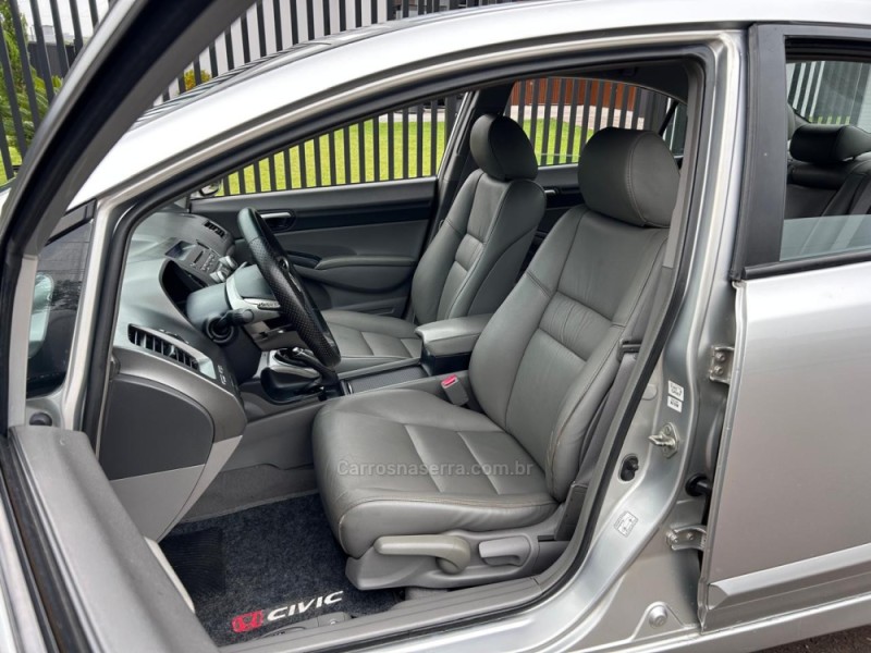 CIVIC 1.8 LXL SE 16V FLEX 4P MANUAL - 2010 - VENâNCIO AIRES