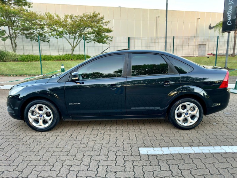FOCUS 2.0 TITANIUM PLUS SEDAN 16V FLEX 4P AUTOMÁTICO - 2013 - ESTâNCIA VELHA