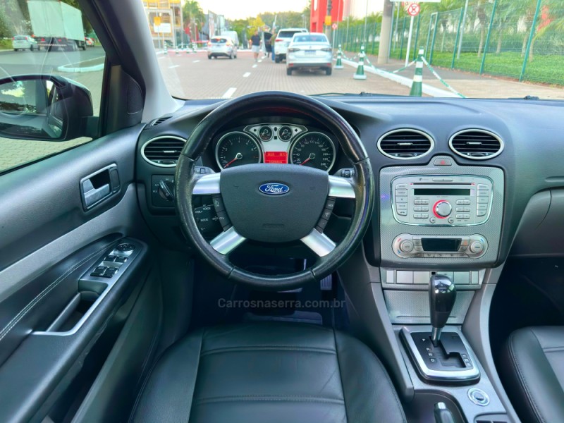 FOCUS 2.0 TITANIUM PLUS SEDAN 16V FLEX 4P AUTOMÁTICO - 2013 - ESTâNCIA VELHA