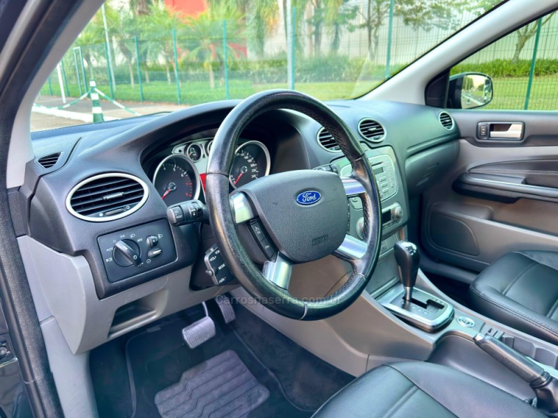 FOCUS 2.0 TITANIUM PLUS SEDAN 16V FLEX 4P AUTOMÁTICO - 2013 - ESTâNCIA VELHA