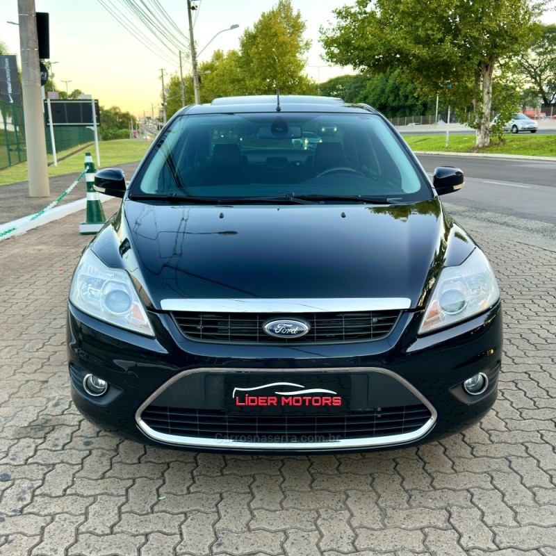 FOCUS 2.0 TITANIUM PLUS SEDAN 16V FLEX 4P AUTOMÁTICO - 2013 - ESTâNCIA VELHA