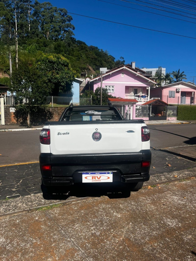 STRADA 1.4 MPI HARD WORKING CS 8V FLEX 2P MANUAL - 2016 - CARLOS BARBOSA