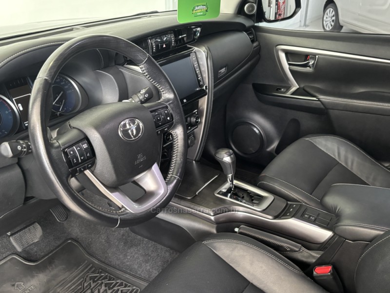 HILUX SW4 2.8 SRX 4X4 7 LUGARES 16V TURBO INTERCOOLER DIESEL 4P AUTOMÁTICO - 2021 - CAXIAS DO SUL