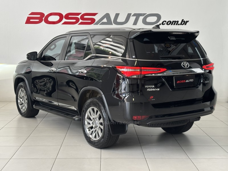 HILUX SW4 2.8 SRX 4X4 7 LUGARES 16V TURBO INTERCOOLER DIESEL 4P AUTOMÁTICO - 2021 - CAXIAS DO SUL