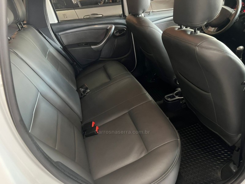 DUSTER 1.6 DYNAMIQUE 4X2 16V FLEX 4P MANUAL - 2014 - CAXIAS DO SUL