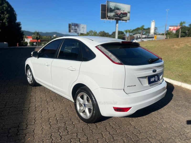 FOCUS 1.6 8V GASOLINA 4P MANUAL - 2013 - NOVA PETRóPOLIS