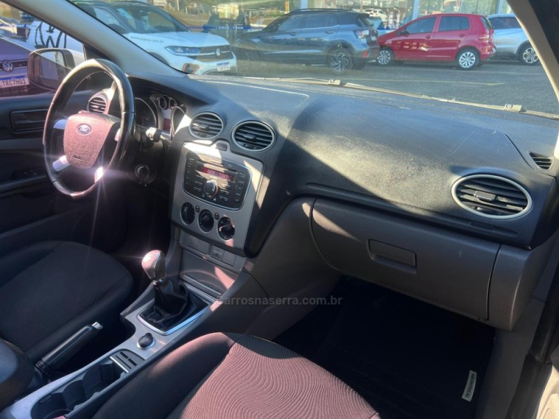 FOCUS 1.6 8V GASOLINA 4P MANUAL - 2013 - NOVA PETRóPOLIS