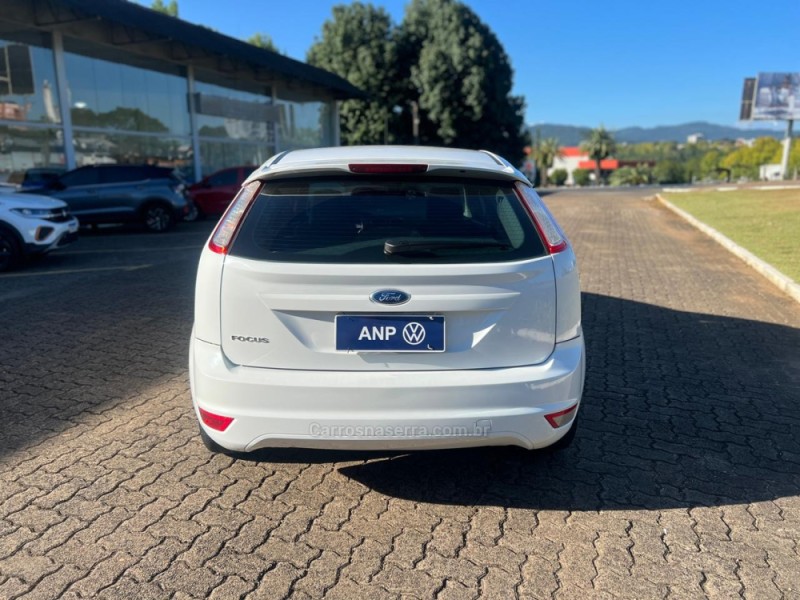 FOCUS 1.6 8V GASOLINA 4P MANUAL - 2013 - NOVA PETRóPOLIS