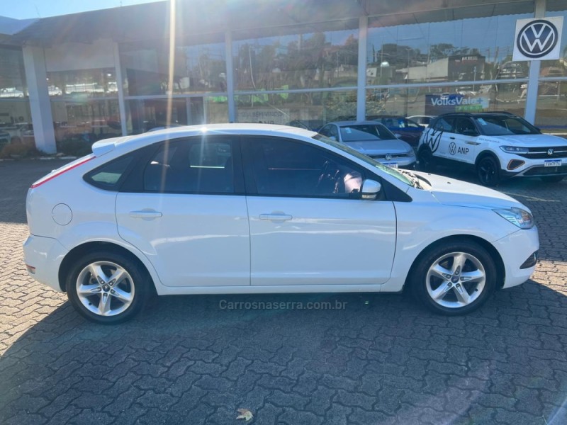 FOCUS 1.6 8V GASOLINA 4P MANUAL - 2013 - NOVA PETRóPOLIS