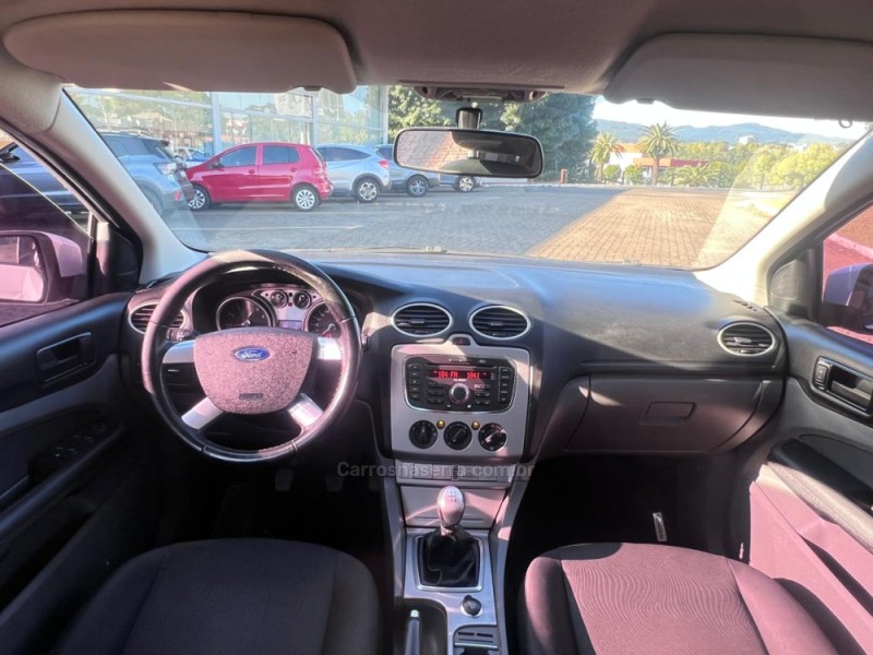 FOCUS 1.6 8V GASOLINA 4P MANUAL - 2013 - NOVA PETRóPOLIS