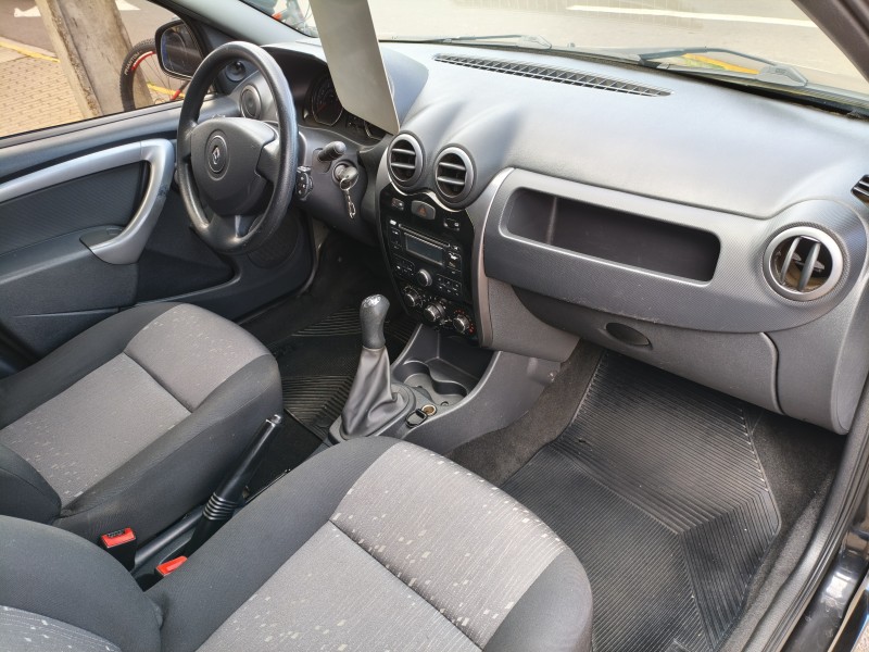 LOGAN 1.0 EXPRESSION 16V FLEX 4P MANUAL - 2013 - BOM PRINCíPIO