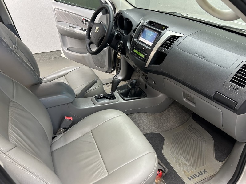 HILUX 3.0 SRV 4X4 CD 16V TURBO INTERCOOLER DIESEL 4P AUTOMÁTICO - 2011 - CAXIAS DO SUL