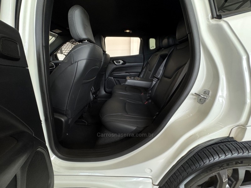 COMPASS 2.0 OVERLAND HURRICANE 4X4 TURBO GASOLINA 4P AUTOMÁTICO - 2025 - BENTO GONçALVES