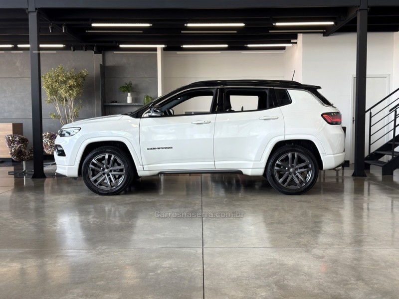 COMPASS 2.0 OVERLAND HURRICANE 4X4 TURBO GASOLINA 4P AUTOMÁTICO - 2025 - BENTO GONçALVES