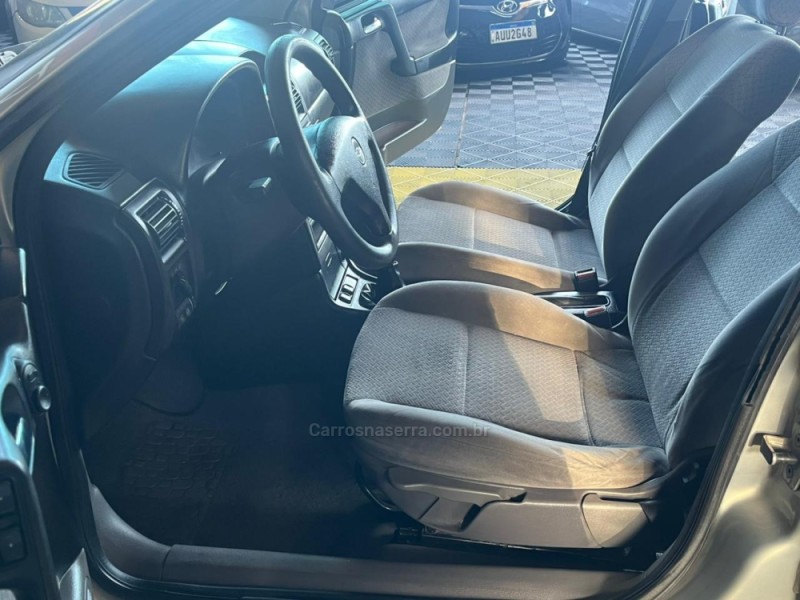 ASTRA 2.0 MPFI CD 8V GASOLINA 4P MANUAL - 2004 - CAXIAS DO SUL