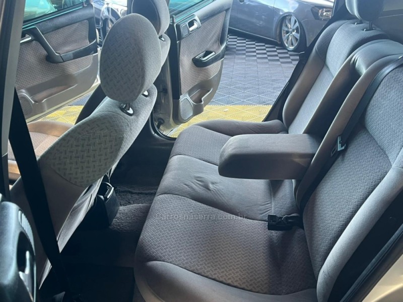 ASTRA 2.0 MPFI CD 8V GASOLINA 4P MANUAL - 2004 - CAXIAS DO SUL