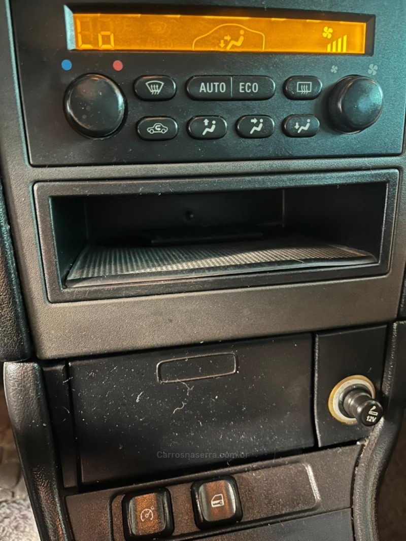 ASTRA 2.0 MPFI CD 8V GASOLINA 4P MANUAL - 2004 - CAXIAS DO SUL