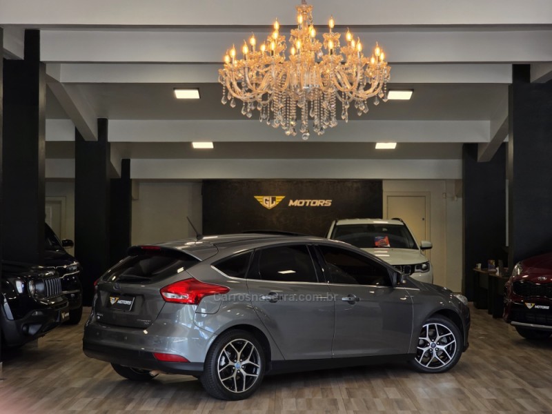 FOCUS 2.0 TITANIUM HATCH 16V FLEX 4P AUTOMÁTICO - 2017 - CAXIAS DO SUL