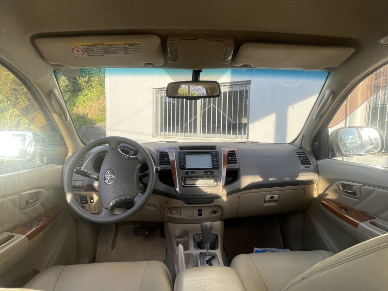 HILUX SW4 3.0 SRV 4X4 7 LUGARES 16V TURBO INTERCOOLER DIESEL 4P AUTOMÁTICO - 2010 - CAXIAS DO SUL