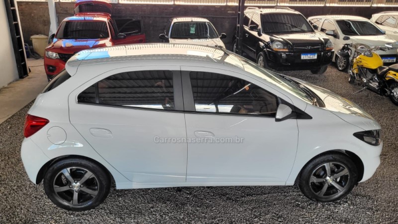 ONIX 1.4 MPFI LTZ 8V FLEX 4P MANUAL - 2017 - CAXIAS DO SUL