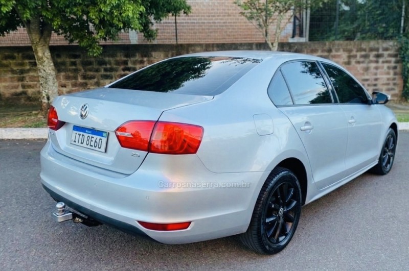 JETTA 2.0 COMFORTLINE FLEX 4P MANUAL - 2012 - FARROUPILHA