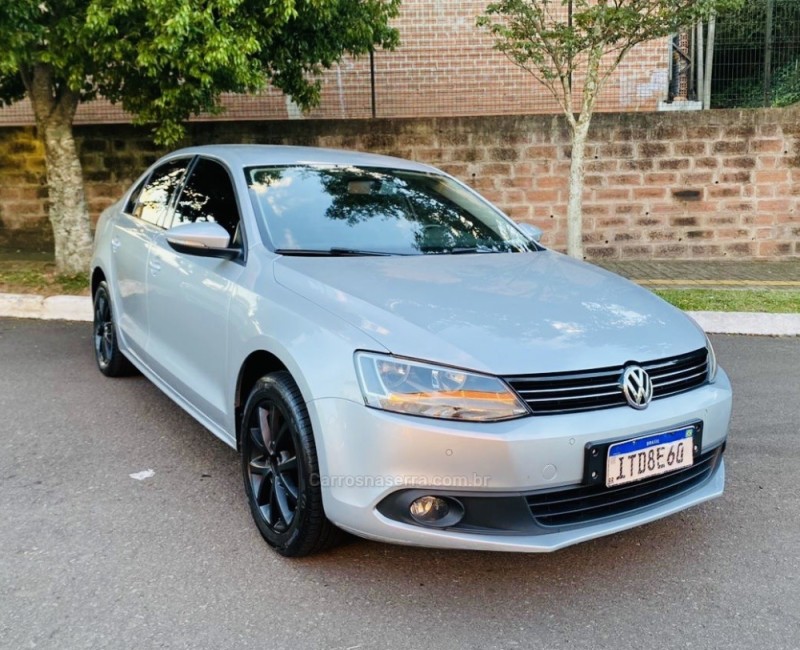 JETTA 2.0 COMFORTLINE FLEX 4P MANUAL - 2012 - FARROUPILHA