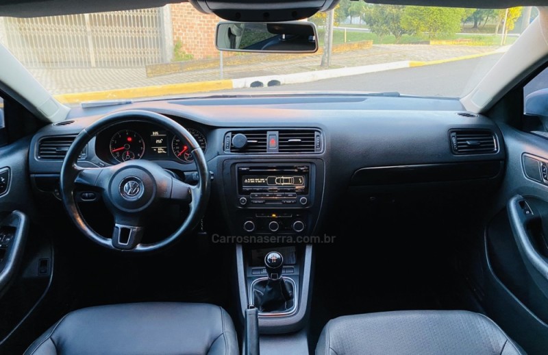 JETTA 2.0 COMFORTLINE FLEX 4P MANUAL - 2012 - FARROUPILHA