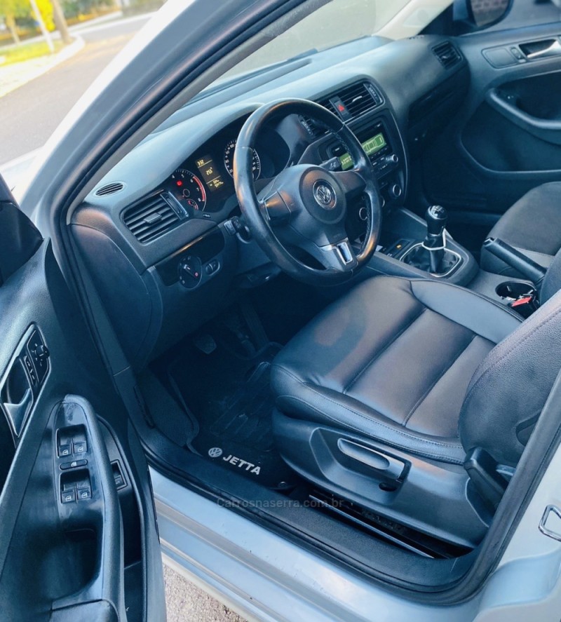 JETTA 2.0 COMFORTLINE FLEX 4P MANUAL - 2012 - FARROUPILHA