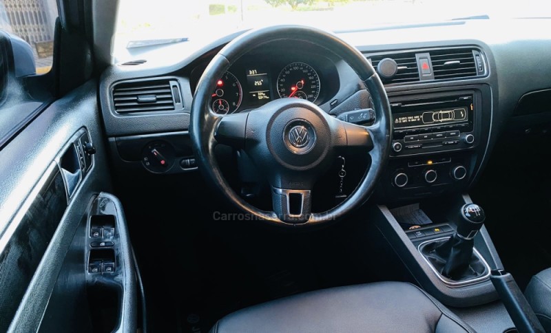 JETTA 2.0 COMFORTLINE FLEX 4P MANUAL - 2012 - FARROUPILHA