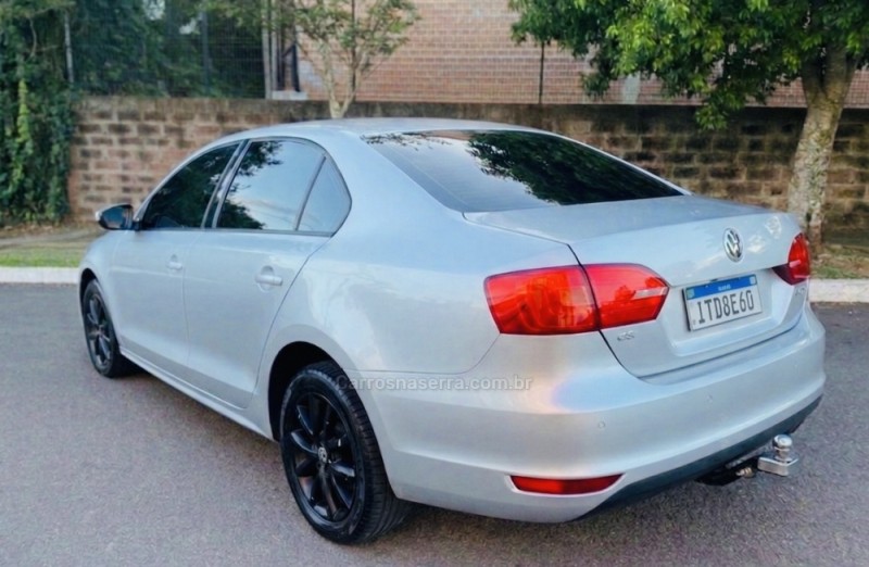 JETTA 2.0 COMFORTLINE FLEX 4P MANUAL - 2012 - FARROUPILHA