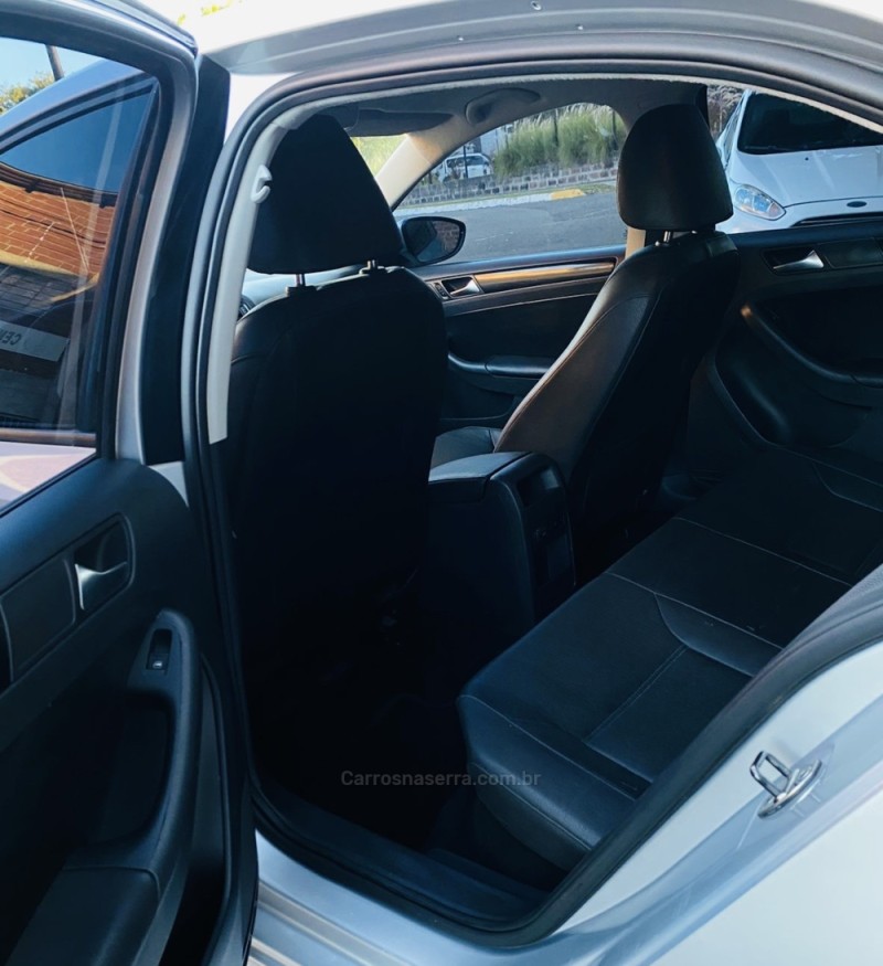 JETTA 2.0 COMFORTLINE FLEX 4P MANUAL - 2012 - FARROUPILHA