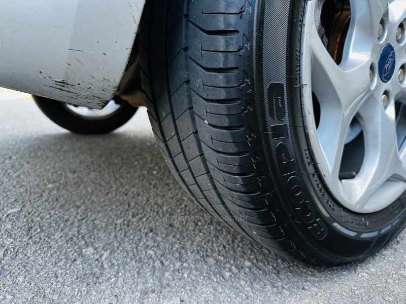 FOCUS 2.0 TITANIUM HATCH 16V FLEX 4P MANUAL - 2013 - FARROUPILHA