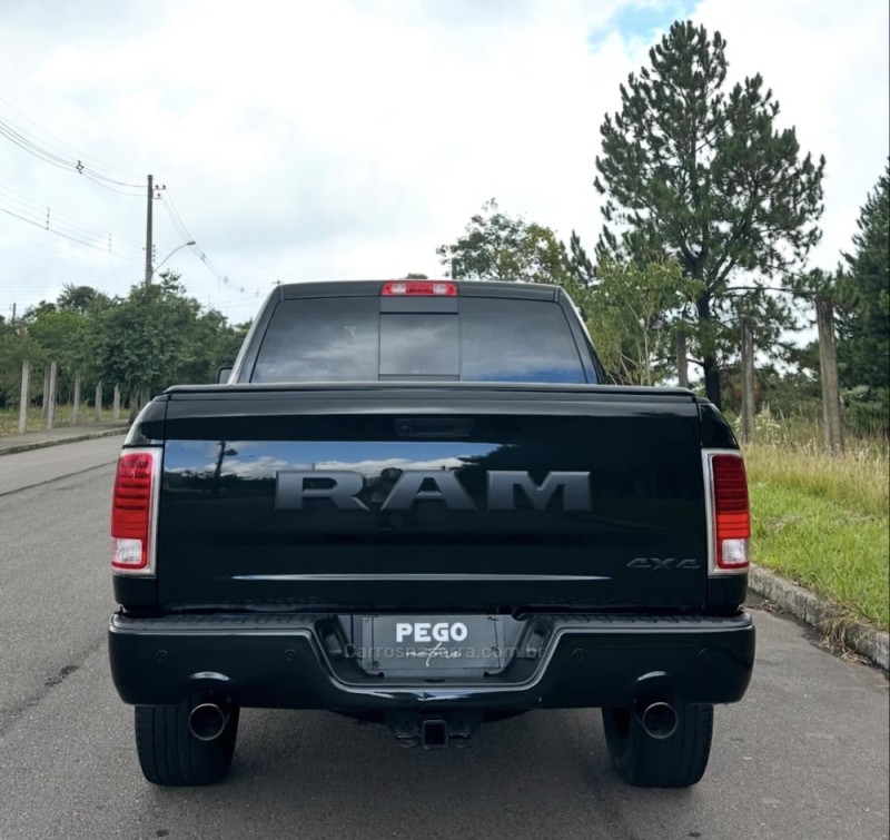 CLASSIC 5.7 V8 GASOLINA LARAMIE NIGHT EDITION CD 4X4 AUTOMÁTICO - 2022 - BENTO GONçALVES