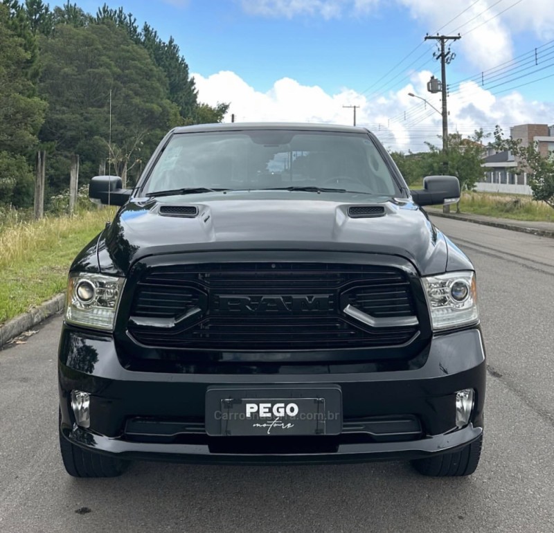 CLASSIC 5.7 V8 GASOLINA LARAMIE NIGHT EDITION CD 4X4 AUTOMÁTICO - 2022 - BENTO GONçALVES