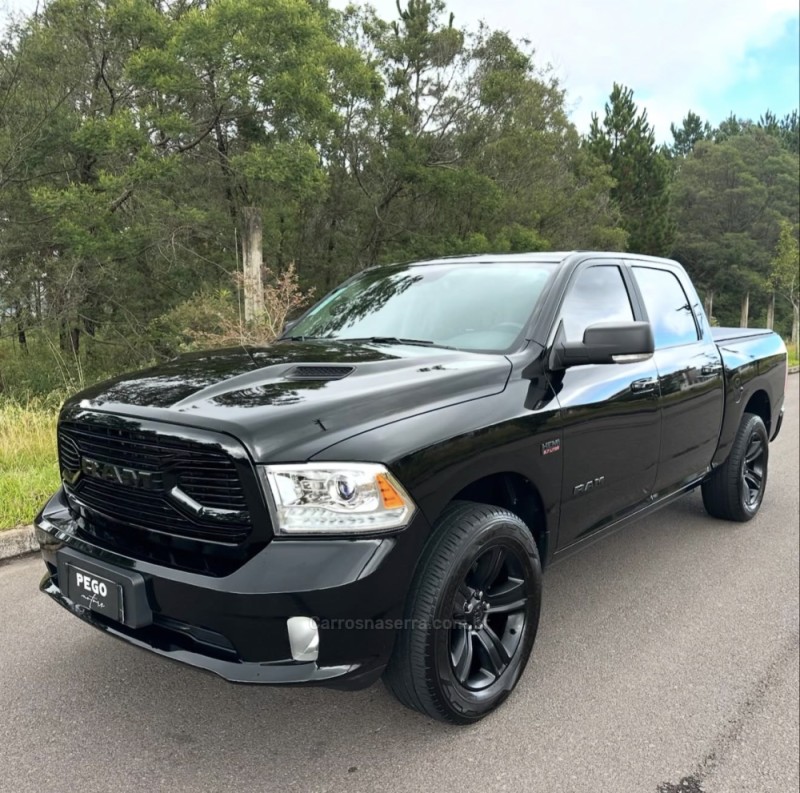 classic 5.7 v8 gasolina laramie night edition cd 4x4 automatico 2022 bento goncalves