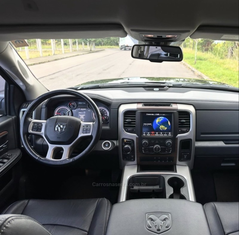 CLASSIC 5.7 V8 GASOLINA LARAMIE NIGHT EDITION CD 4X4 AUTOMÁTICO - 2022 - BENTO GONçALVES
