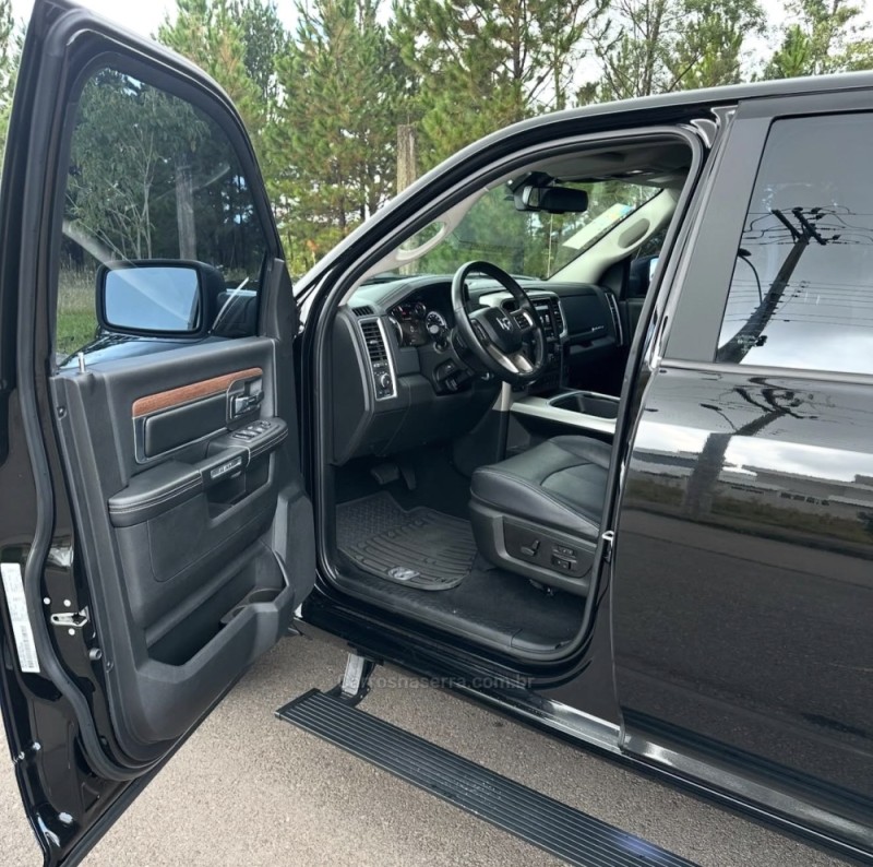 CLASSIC 5.7 V8 GASOLINA LARAMIE NIGHT EDITION CD 4X4 AUTOMÁTICO - 2022 - BENTO GONçALVES