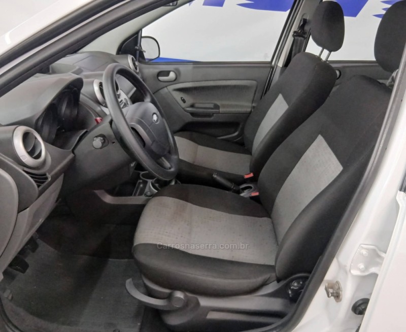 FIESTA 1.6 MPI CLASS SEDAN 8V FLEX 4P MANUAL - 2013 - CAXIAS DO SUL