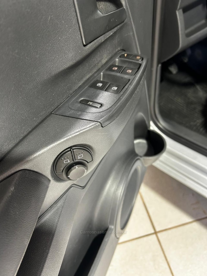 FOX 1.6 MI 8V FLEX 4P MANUAL - 2005 - CAXIAS DO SUL