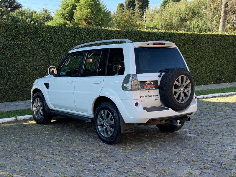 PAJERO TR4 2.0 4X2 16V 140CV FLEX 4P AUTOMÁTICO - 2015 - FARROUPILHA