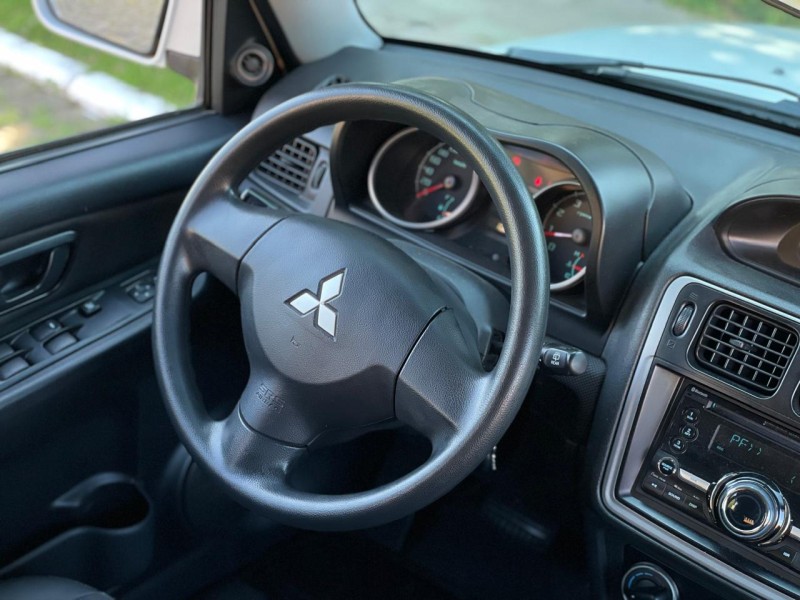 PAJERO TR4 2.0 4X2 16V 140CV FLEX 4P AUTOMÁTICO - 2015 - FARROUPILHA