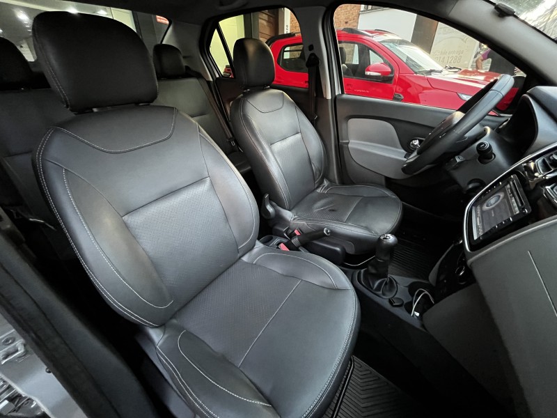 LOGAN 1.6 DYNAMIQUE 8V FLEX 4P MANUAL - 2015 - CAXIAS DO SUL