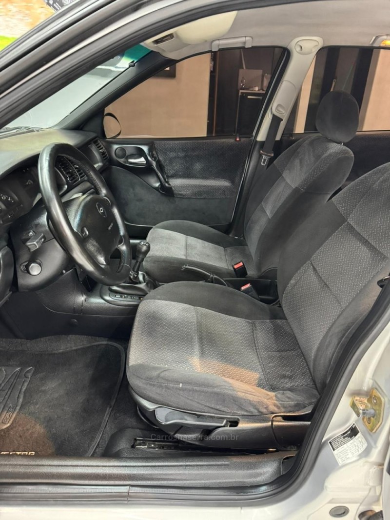 VECTRA 2.2 MPFI GLS 8V GASOLINA 4P MANUAL - 2000 - CAXIAS DO SUL