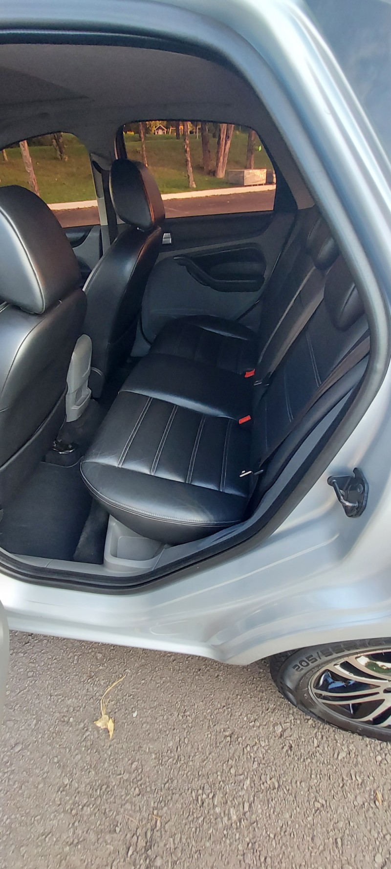 FOCUS 2.0 GHIA 16V FLEX 4P MANUAL - 2011 - BOM PRINCíPIO