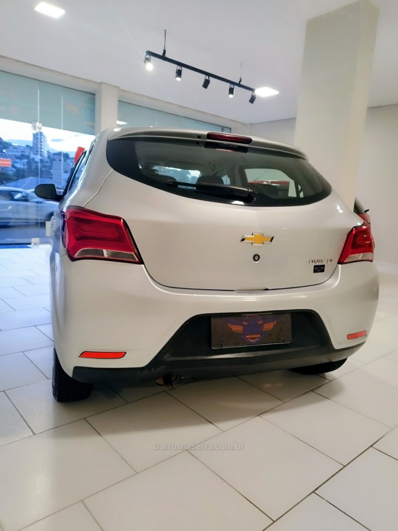 ONIX 1.0 LT 12V FLEX 4P MANUAL - 2017 - GARIBALDI