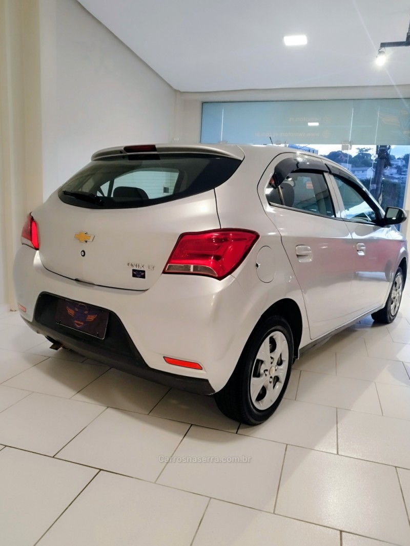 ONIX 1.0 LT 12V FLEX 4P MANUAL - 2017 - GARIBALDI