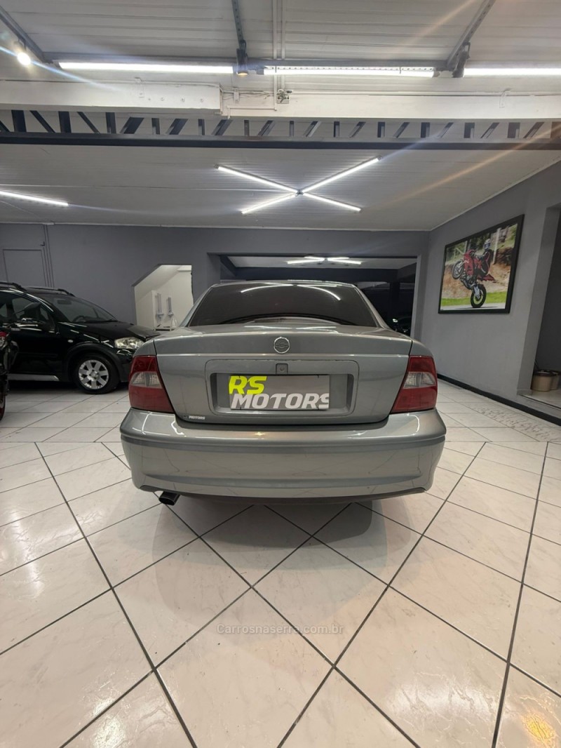 VECTRA 2.2 MPFI EXPRESSION 8V GASOLINA 4P MANUAL - 2003 - CAXIAS DO SUL
