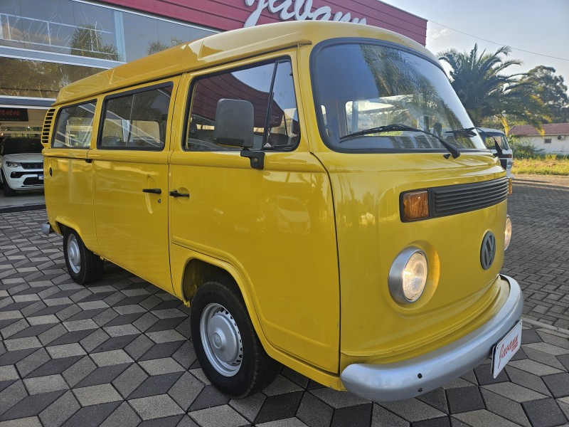 kombi 1.4 mi std lotacao 8v flex 3p manual 2002 bom principio